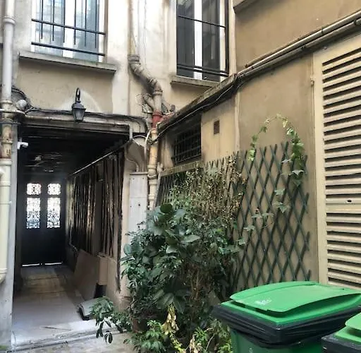 Apartmán Enchanting Retreat In The Heart Of The Latin Quarter - Entire For Yourself *